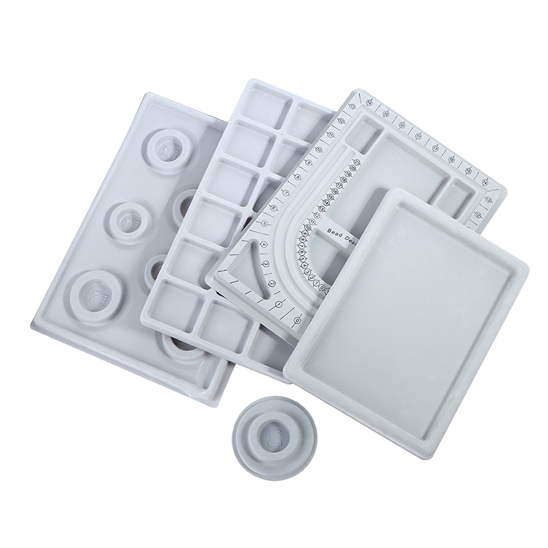 Gray Flocked Bead Board Bracel - Jewelry Making Table recensione e prezzo