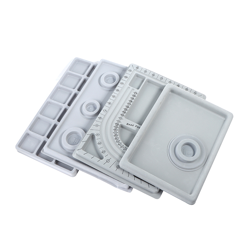 Gray Flocked Bead Board Bracel - Jewelry Making Table recensione e prezzo